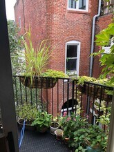 1824 Carey Way, Unit 2 in Pittsburgh, PA - Foto de edificio - Building Photo