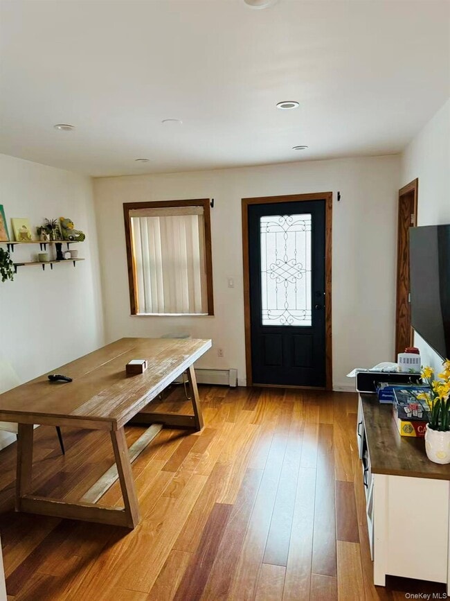 62-54 Dry Harbor Rd in Queens, NY - Foto de edificio - Building Photo