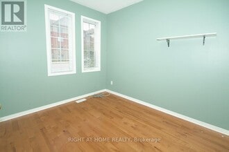 37 Barnstone Dr in Ottawa, ON - Building Photo - Building Photo