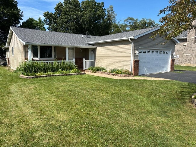 1886 Loganberry Ln in Crown Point, IN - Building Photo - Building Photo