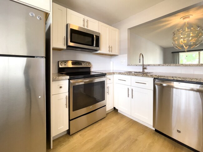 2801 NW 47th Ter, Unit 105B in Lauderdale Lakes, FL - Building Photo - Building Photo