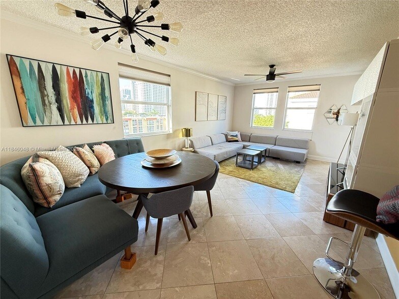 17145 N Bay Rd, Unit 4613 in Sunny Isles Beach, FL - Building Photo