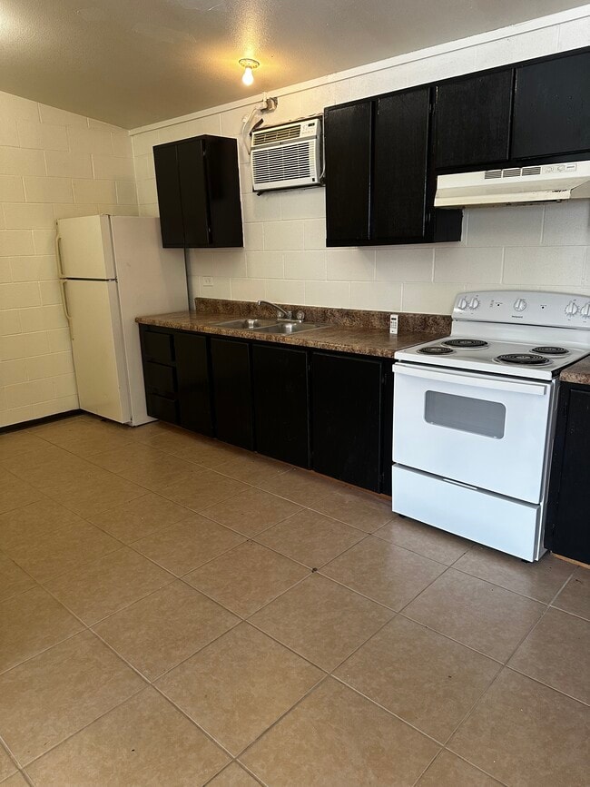 Comal Apartments in New Braunfels, TX - Foto de edificio - Building Photo