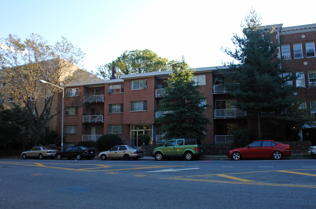 2727 Adams Mill Rd NW in Washington, DC - Building Photo