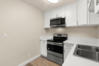 Briarwood Apartments - Riverside, CA in Riverside, CA - Building Photo - Building Photo