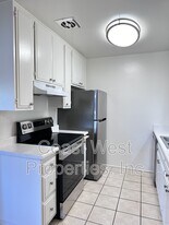 1810 Broadway St in Oceanside, CA - Building Photo