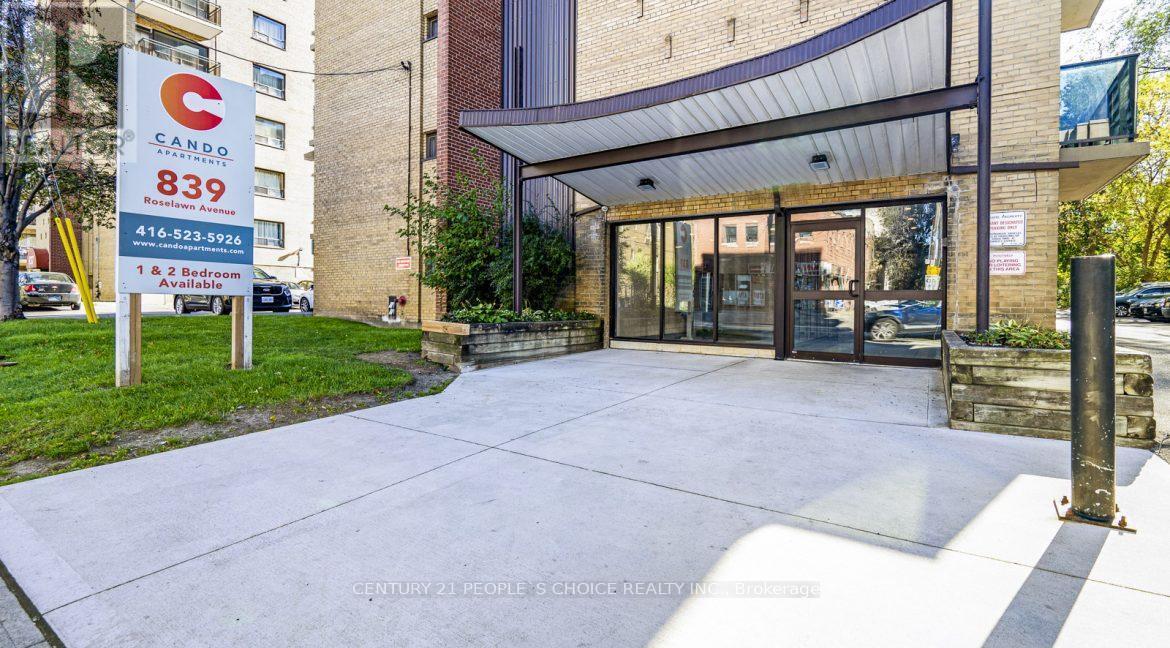 839 Roselawn Ave in Toronto, ON - Building Photo