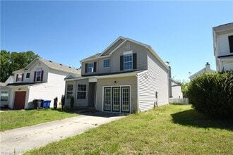 102 Pelican Cove in Newport News, VA - Building Photo - Building Photo