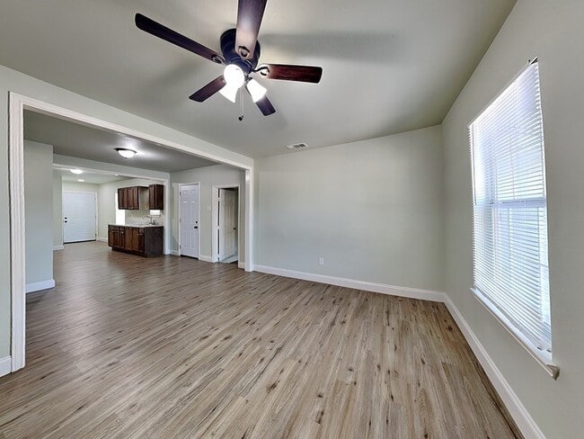 1330 Marfa Ave in Dallas, TX - Building Photo - Building Photo