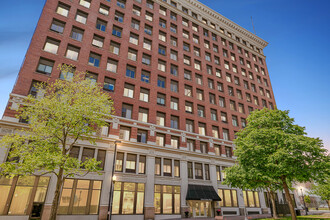 Civic Center Plaza Apartments in Peoria, IL - Building Photo - Building Photo