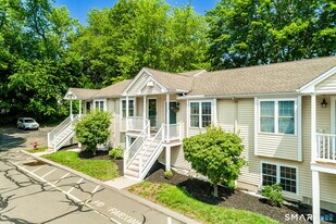530 Center St in Wallingford, CT - Building Photo