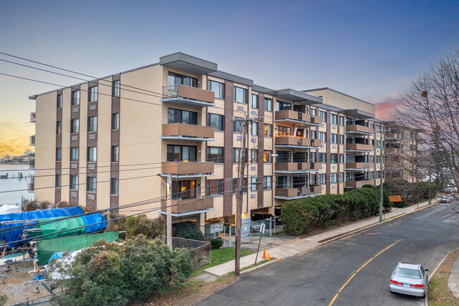 Fayerweather Towers in Bridgeport, CT - Building Photo - Building Photo