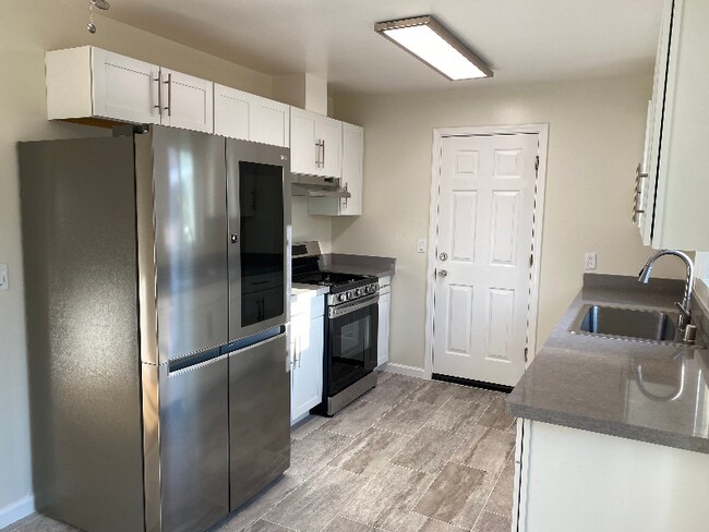 993 Bryant Way in Sunnyvale, CA - Building Photo - Building Photo