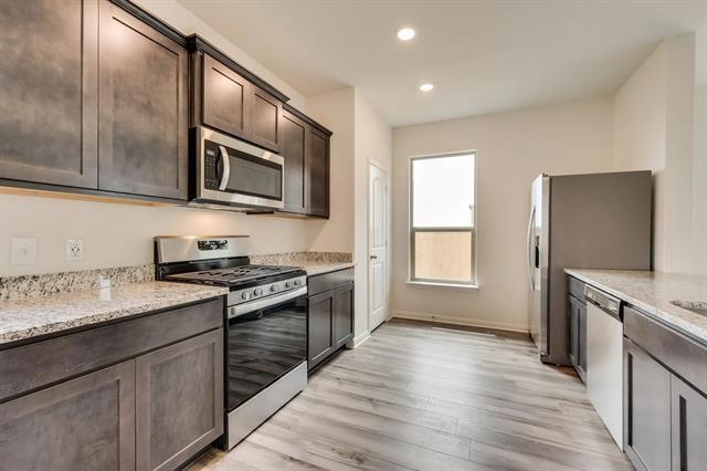 833 Serena Dr in Ferris, TX - Building Photo