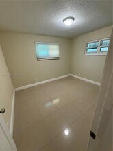 4617 SW 24th Ave in Fort Lauderdale, FL - Building Photo - Building Photo