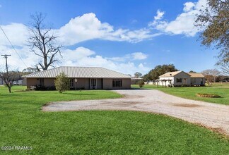 616 E Broussard Rd in Lafayette, LA - Building Photo - Building Photo
