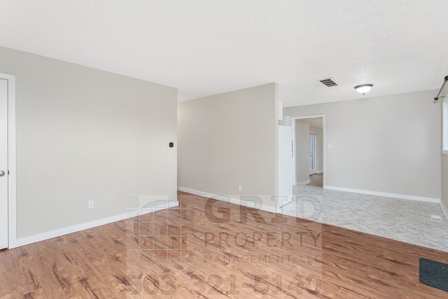 property at 8705 SE Pardee St