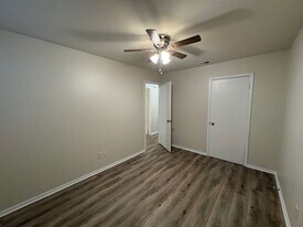 102 Susan Kay Dr in Lorena, TX - Building Photo