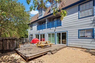 3106 Cedar St in Austin, TX - Building Photo - Building Photo