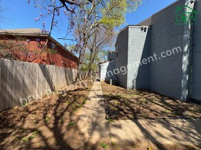 Fry Street Apartments in Denton, TX - Foto de edificio - Building Photo