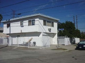 5905 Whitnall Hwy in North Hollywood, CA - Building Photo - Building Photo