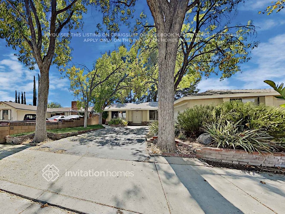 20932 Shine Dr in Santa Clarita, CA - Building Photo