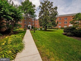 1608 W Abingdon Dr in Alexandria, VA - Building Photo