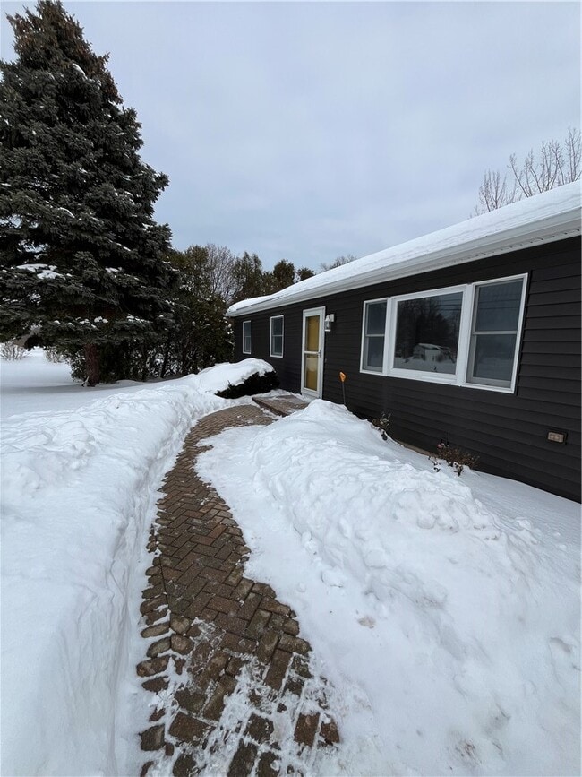 7026 Lake Ave in Williamson, NY - Building Photo - Building Photo