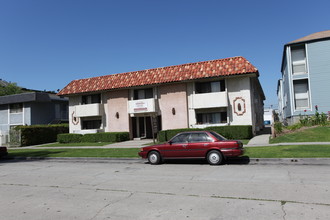 Vassar Casa Apartments in Canoga Park, CA - Building Photo - Building Photo