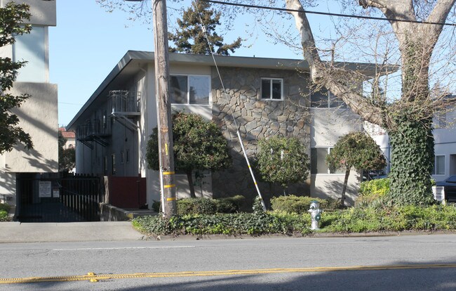 1345 El Camino Real in Burlingame, CA - Foto de edificio - Building Photo