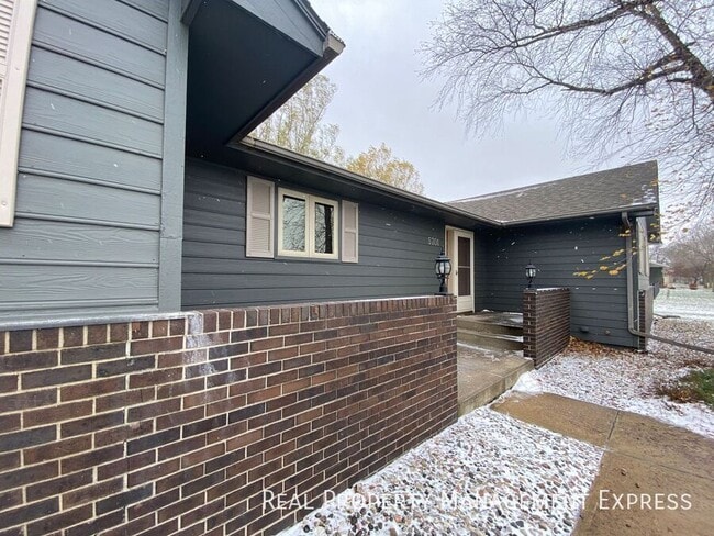 Spacious 4 bedroom 3 bathroom in Sioux Falls, SD - Building Photo - Building Photo