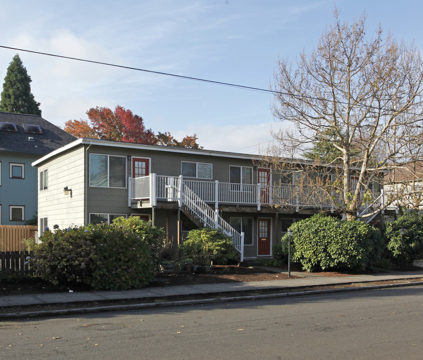 1131 SE 17th Ave in Portland, OR - Foto de edificio