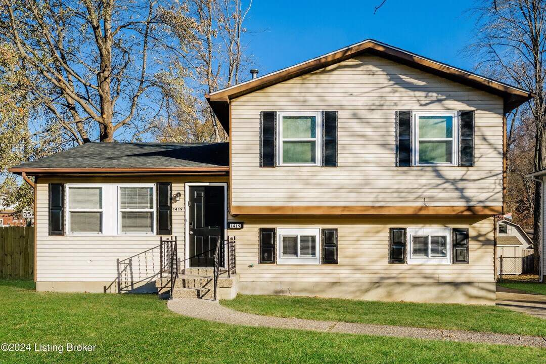 1419 Knight Rd in Louisville, KY - Building Photo