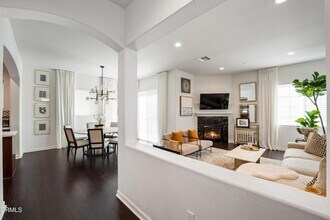 1560 Thorpe Trl in Oxnard, CA - Foto de edificio - Building Photo