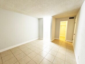 4501 Treehouse Ln in Tamarac, FL - Building Photo - Building Photo