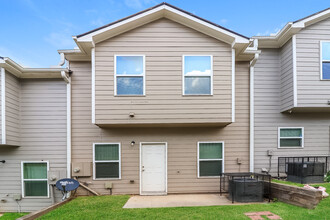 1408 Canopy Dr in East Point, GA - Building Photo - Building Photo