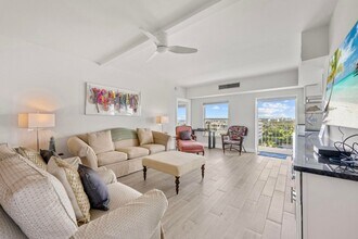 3230 S Ocean Blvd in Palm Beach, FL - Building Photo - Building Photo
