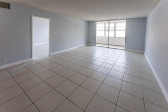 410 NW 68th Ave in Plantation, FL - Building Photo - Building Photo