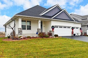 3271 Linden Ave N in Lake Elmo, MN - Building Photo