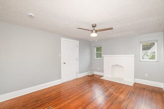 2128 Crane Ave in Cincinnati, OH - Foto de edificio - Building Photo