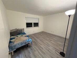 301 SE 3rd St in Dania Beach, FL - Building Photo - Building Photo