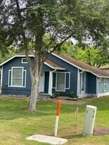 419 S 4th St in Beasley, TX - Building Photo