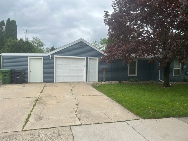 220 W 2nd St in Kimberly, WI - Building Photo - Building Photo