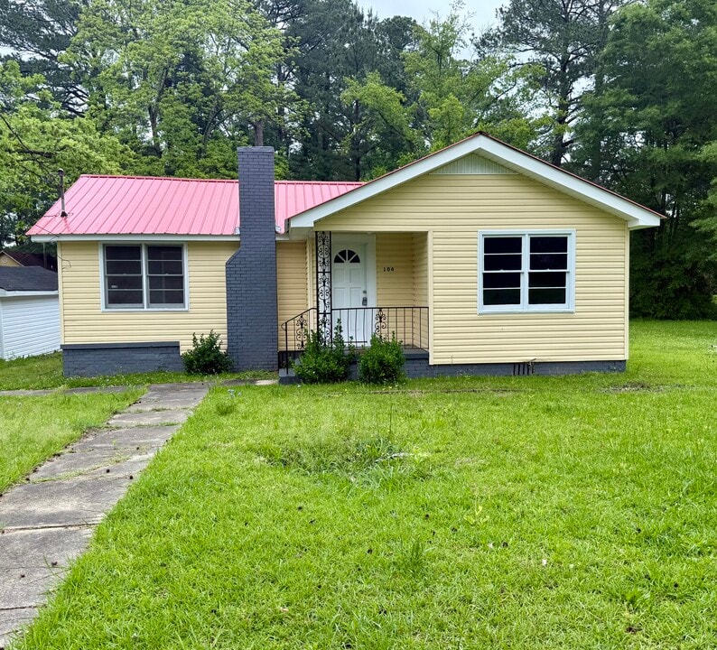 104 Pinealice St in Gadsden, AL - Building Photo