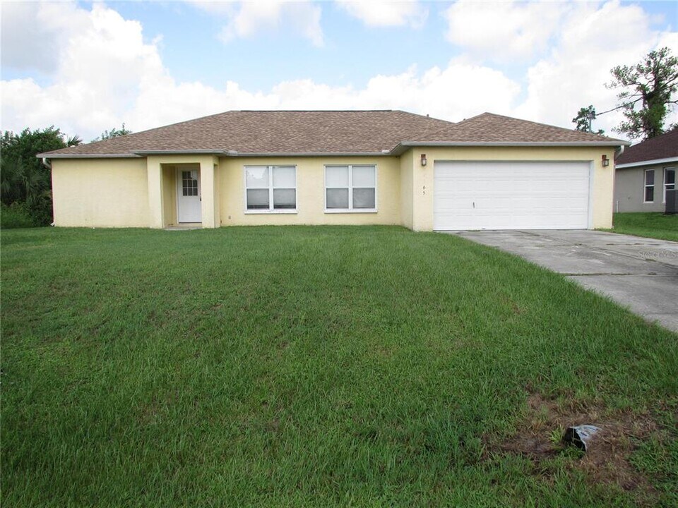 4565 Fairlane Dr in North Port, FL - Building Photo