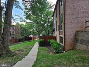 10714 Green Mountain Cir in Columbia, MD - Building Photo - Building Photo