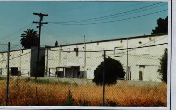 1371-1395 W La Cadena Dr in Riverside, CA - Foto de edificio - Building Photo