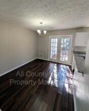 5702 Wells Cir in Stone Mountain, GA - Building Photo - Building Photo