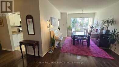 1 Maison Parc Ct in Toronto, ON - Building Photo - Building Photo