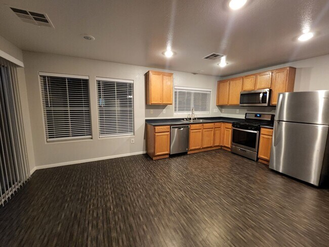 9394 Fort Lincoln Ave in Las Vegas, NV - Building Photo - Building Photo